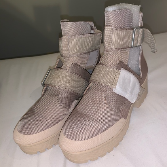 NWOB • Steve Madden Graden Sand Boots • Size 9 - Picture 7 of 7